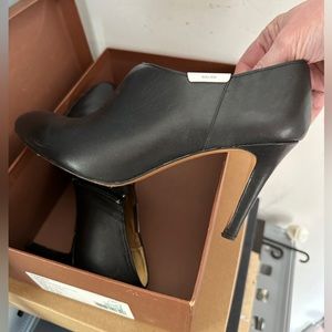 Very high heel bootie